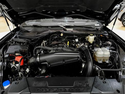 Used 2025 Ford Mustang Premium image 40