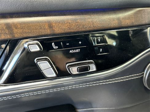 Used 2023 Jeep Grand Wagoneer Series II image 18