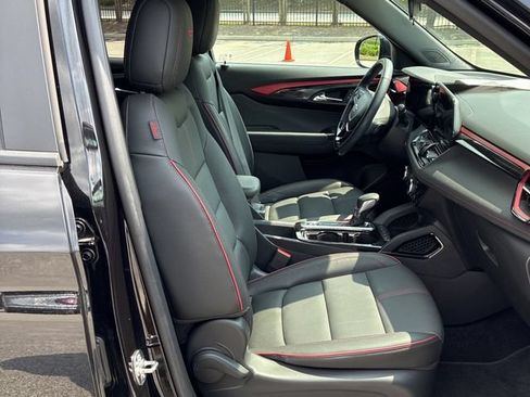 Used 2024 Chevrolet TrailBlazer RS w/ Driver Confidence Package FWD image 17