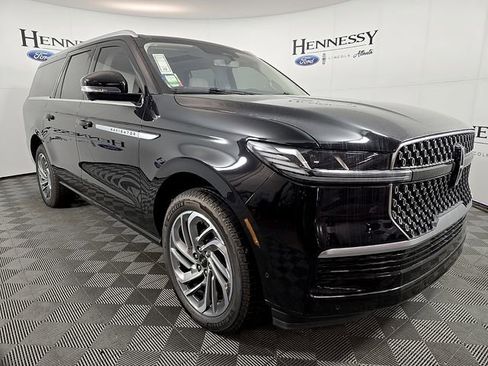 New 2025 Lincoln Navigator L Reserve AWD/4WD image 3