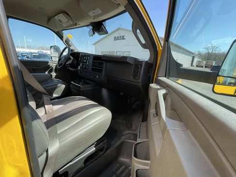 Used 2021 GMC Savana 3500 Extended w/ Power Convenience Package RWD image 20