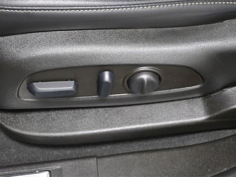 Used 2022 GMC Acadia SLT w/ Technology Package image 11