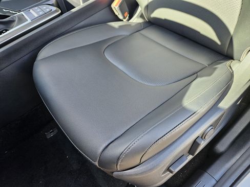 New 2025 Mitsubishi Outlander SE image 8