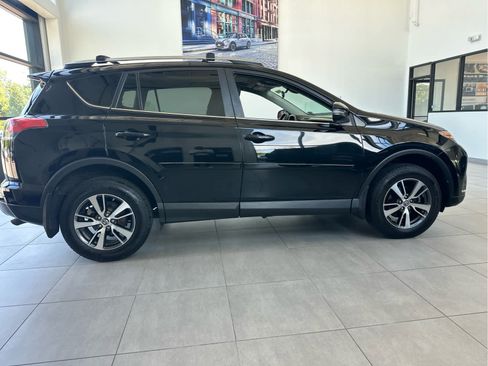 Used 2018 Toyota RAV4 XLE w/ Plus Extra Value Package AWD/4WD image 4