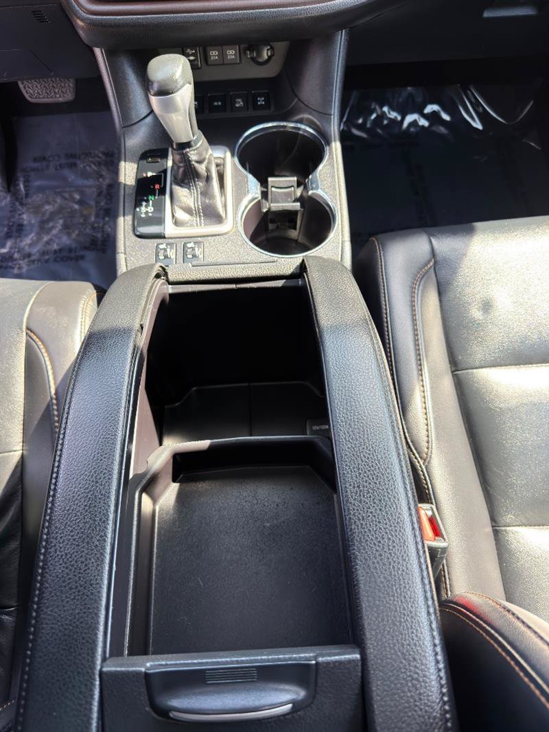 Used 2019 Toyota Highlander XLE AWD/4WD image 20
