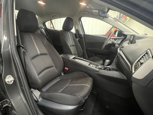 Used 2018 MAZDA MAZDA3 Sport w/ Preferred Equipment Package image 5