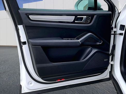 Certified 2023 Porsche Cayenne Platinum Edition AWD/4WD image 19