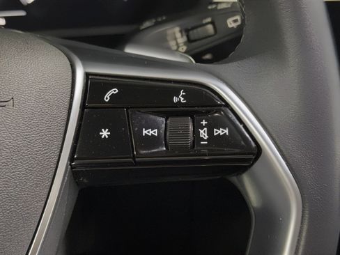 Used 2022 Audi e-tron Premium w/ Convenience Plus Package image 22