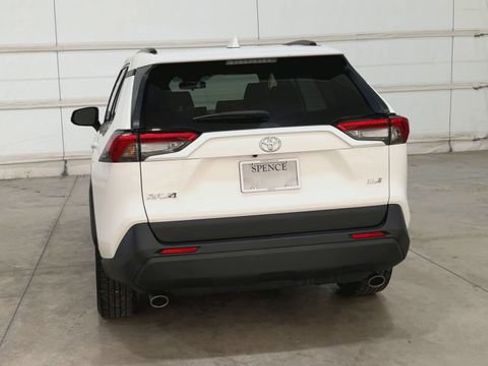 Used 2019 Toyota RAV4 XLE Premium FWD image 3
