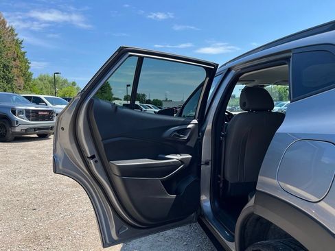 Used 2025 Chevrolet Trax ACTIV FWD image 29