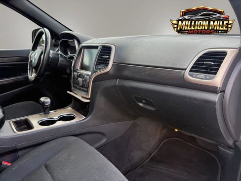 Used 2014 Jeep Grand Cherokee Laredo w/ 18" Wheel & 8.4" Radio Group AWD/4WD image 18