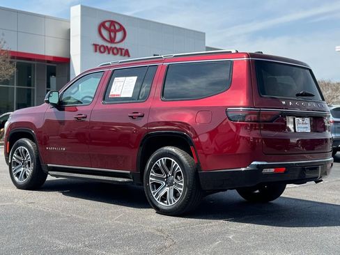 Used 2024 Jeep Wagoneer Series II w/ Flexible Seating Group image 9