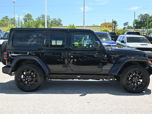 Used 2025 Jeep Wrangler Unlimited Sahara w/ Safety Group AWD/4WD image 11