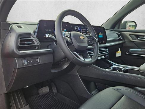 New 2026 Chevrolet Traverse LT w/ Sun and Wheel Package FWD image 3