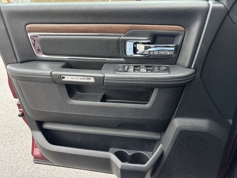 Used 2017 RAM 1500 Laramie image 7