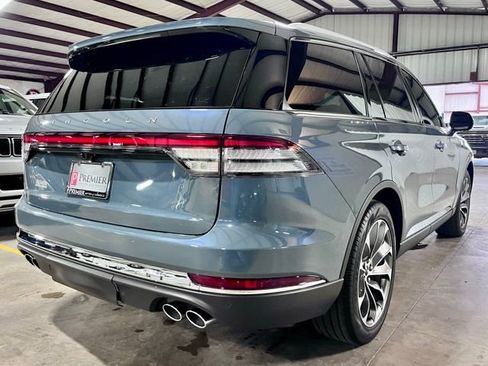 Used 2025 Lincoln Aviator Reserve w/ Illumination Package RWD image 3