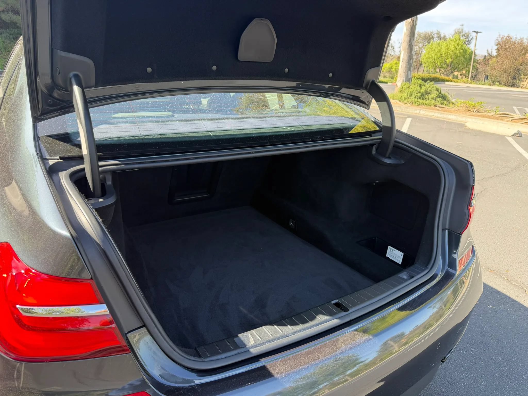 Used 2019 BMW 740i w/ M Sport Package RWD image 17