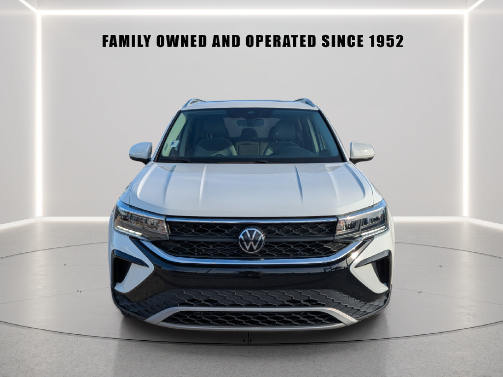 Certified 2023 Volkswagen Taos SE w/ Panoramic Sunroof Package FWD image 6