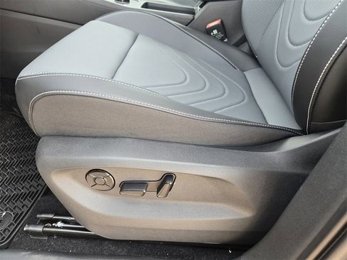 New 2025 Volkswagen Tiguan SE image 20