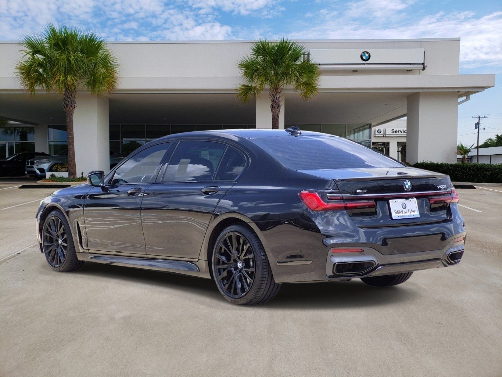 Used 2022 BMW 750i xDrive w/ Executive Package AWD/4WD image 4