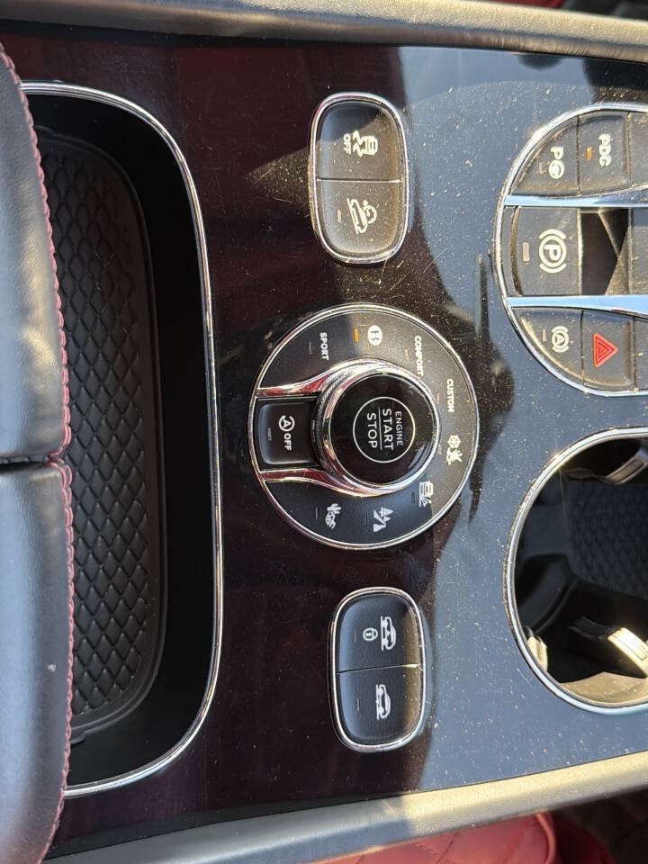 Used 2017 Bentley Bentayga AWD/4WD image 48