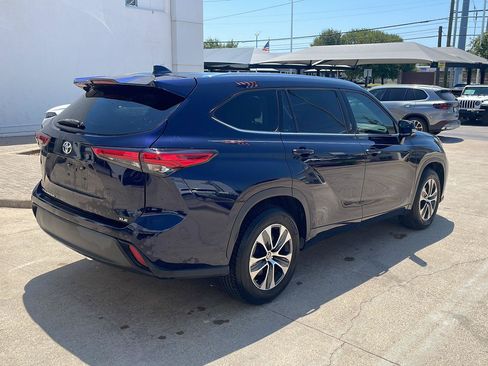 Used 2020 Toyota Highlander XLE FWD image 4