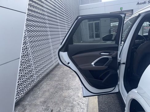 Used 2025 Audi Q5 2.0T Premium w/ Convenience Package image 19