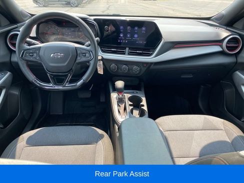Certified 2024 Chevrolet Trax RS w/ Sunroof Package FWD image 5