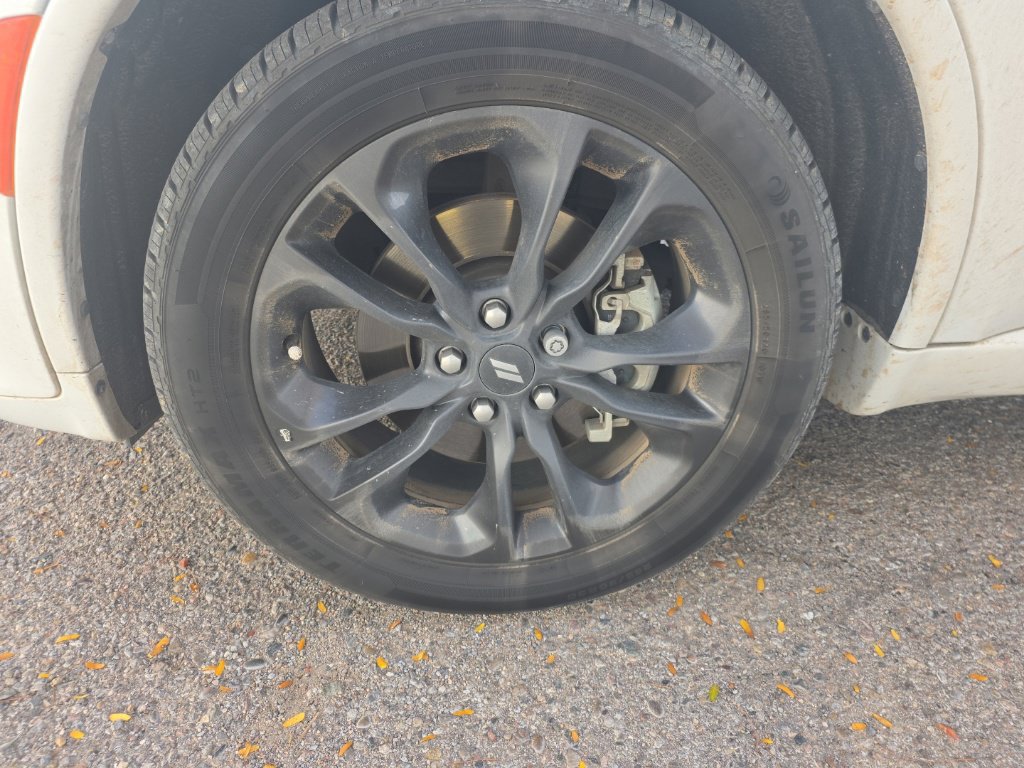 Used 2024 Dodge Durango GT RWD image 2