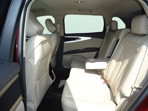 Used 2020 Lincoln Nautilus Premier w/ Equipment Group 101A image 29