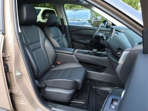 Certified 2025 Nissan Rogue SV w/ SV Premium Package image 28