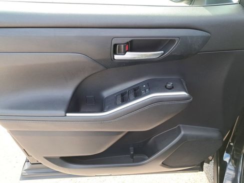 Certified 2020 Toyota Highlander XLE image 16