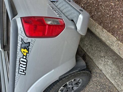 Used 2020 Nissan Frontier PRO-4X image 4