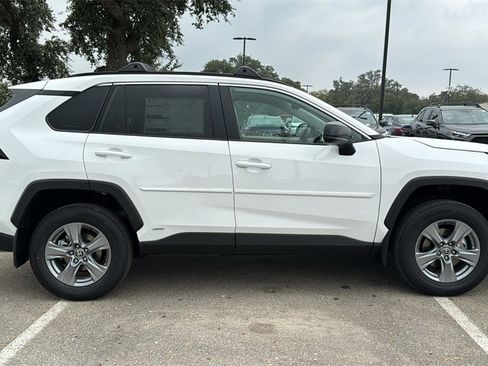 New 2025 Toyota RAV4 LE image 4