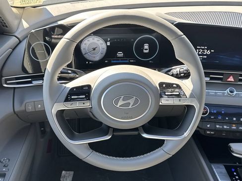 New 2025 Hyundai Elantra SEL FWD image 24