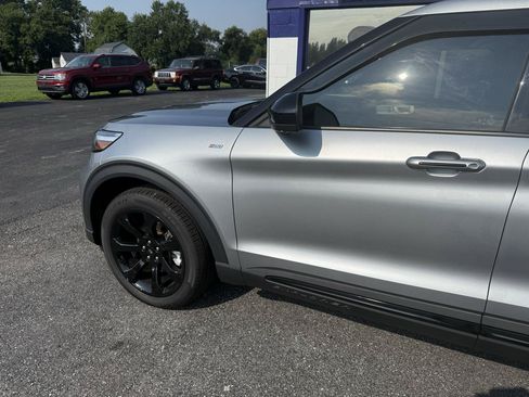 Used 2023 Ford Explorer ST-Line w/ Class IV Trailer Tow Package AWD/4WD image 3