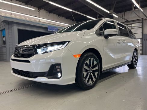 Used 2025 Honda Odyssey EX-L image 3