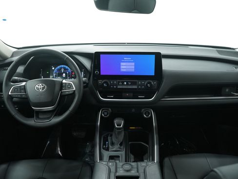 Used 2025 Toyota Grand Highlander AWD image 18