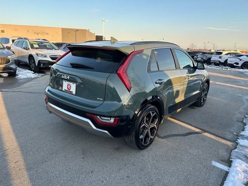 Used 2023 Kia Niro SX Touring image 7