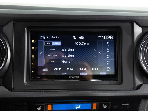 Used 2017 Toyota Tacoma TRD Off-Road w/ Premium & Technology Package AWD/4WD image 35