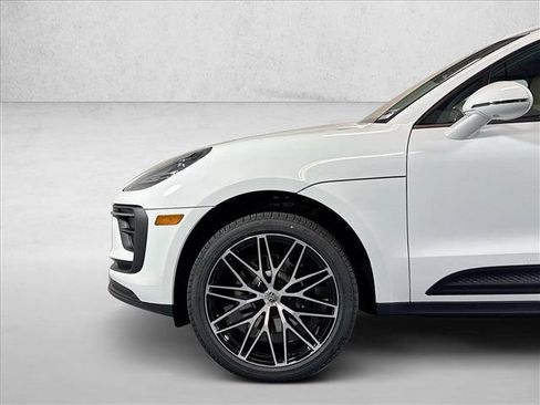 Used 2026 Porsche Macan AWD/4WD image 28