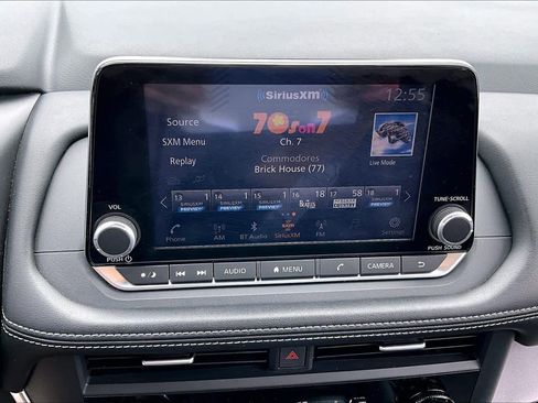 Used 2024 Nissan Rogue SV image 32