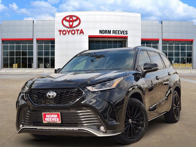 Used 2023 Toyota Highlander XSE FWD image 1