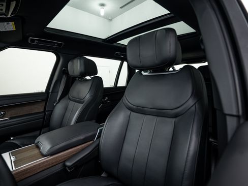 Used 2024 Land Rover Range Rover Long Wheelbase Autobiography image 18
