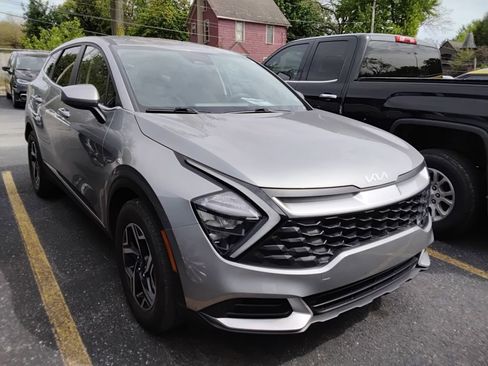 Used 2023 Kia Sportage LX FWD image 3