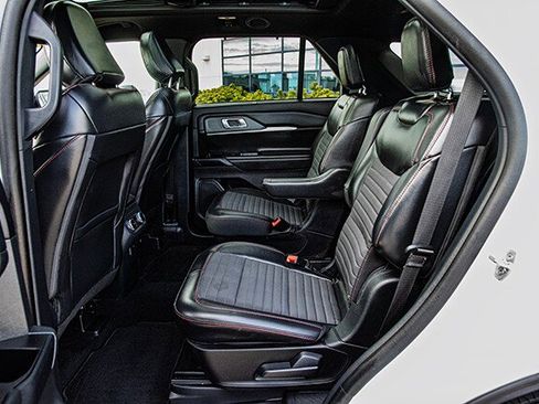 Used 2025 Ford Explorer ST-Line w/ Premium Package image 16