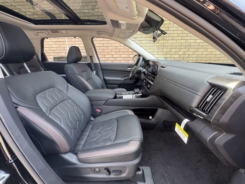 New 2026 Nissan Pathfinder Platinum AWD/4WD image 6