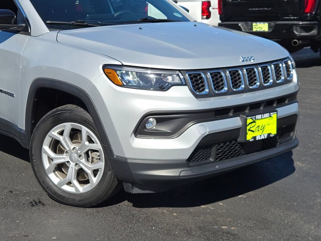 Used 2024 Jeep Compass Latitude AWD/4WD image 2