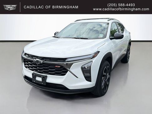 Used 2025 Chevrolet Trax RS w/ Driver Confidence Package FWD image 1