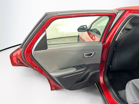Used 2025 Kia K4 LXS image 27